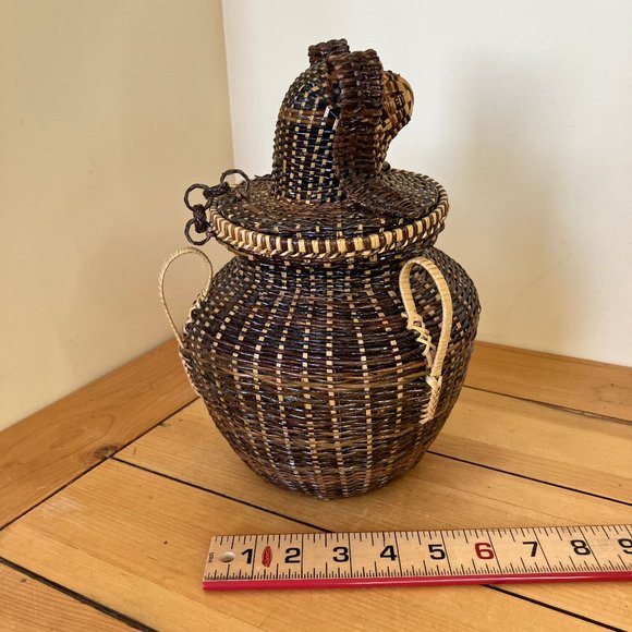 Brown Wicker Rattan Bunny Rabbit Basket with Attached Lid 11" Tall Animal Shape - Picture 4 of 8